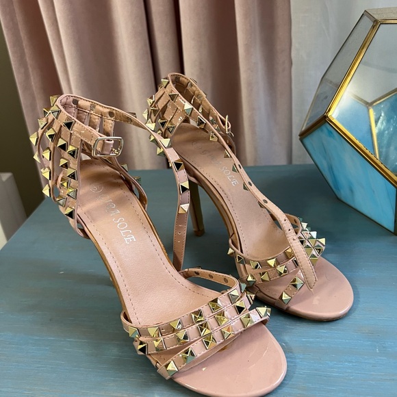 Elegant heels! - Picture 2 of 3